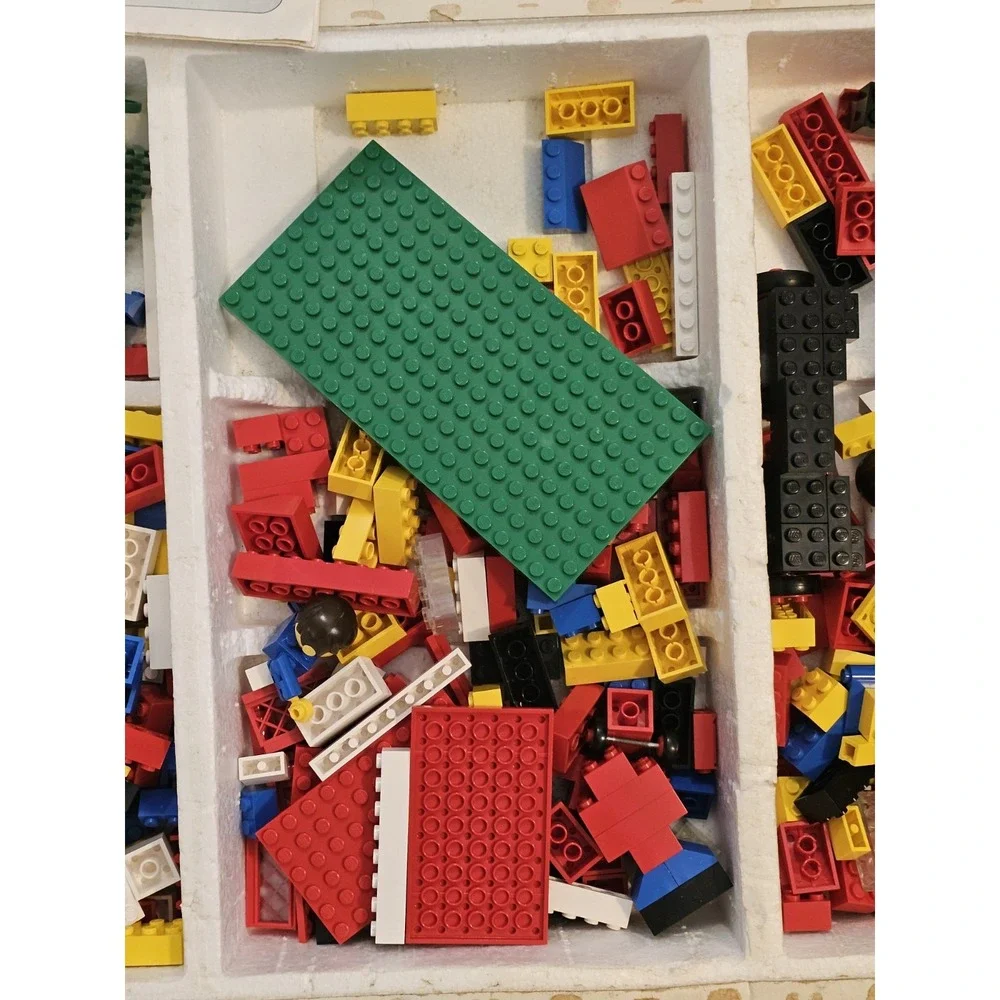 Lego Set 190 City Building w/ Figures in Original Box  Vntg Unknown If Complete
